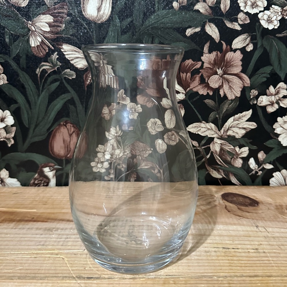 Glass flower vase